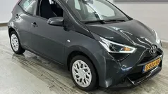 Grijs, metallic lak Gebruikt 2019 Toyota Aygo X-play Hatchback | € 11.249 (Eerlijke prijs)