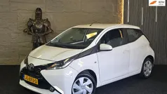 Wit Gebruikt 2016 Toyota Aygo X-play Hatchback | € 10.299 (Goede deal)