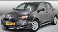 Grijs Gebruikt 2023 Toyota Yaris Hybrid Active Hatchback | € 22.950 (Eerlijke prijs)