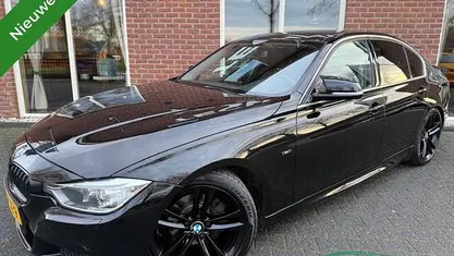 Zwart (metallic) Occasion 2013 BMW 320 M Sport Sedan | € 8.899 (Eerlijke prijs)