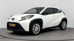 Gebruikt 2023 Toyota Aygo Play Hatchback | € 16.945 (Eerlijke prijs)