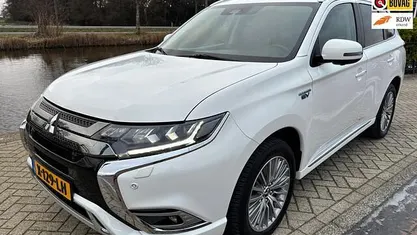 Gebruikt 2020 Mitsubishi Outlander Intense+ SUV | € 22.950 (Eerlijke prijs)