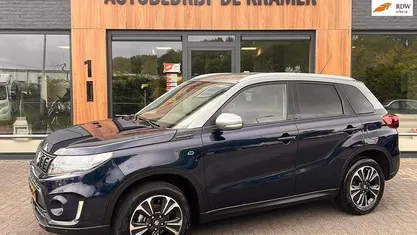 Blauw Gebruikt 2024 Suzuki Vitara Style SUV | € 27.450 (Eerlijke prijs)