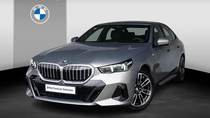 Grijs Occasion 2025 BMW 520 M Sport Sedan | € 52.900 (Super prijs)