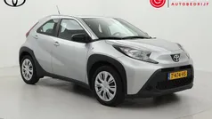 Grijs Gebruikt 2023 Toyota Aygo Play Hatchback | € 16.499 (Eerlijke prijs)