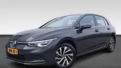 Grijs Gebruikt 2021 VW Golf VIII Style Hatchback | € 21.930 (Eerlijke prijs)