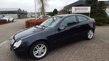 Blauw (metallic) Gebruikt 2003 Mercedes C200 Coupé | € 1.395 (Goede deal)