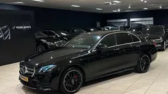 Zwart, metallic lak Gebruikt 2017 Mercedes E220 AMG Sedan | € 19.950 (Goede deal)
