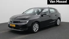 Zwart Gebruikt 2022 Opel Astra Edition Hatchback | € 15.900 (Eerlijke prijs)