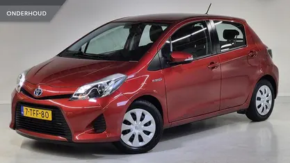 Occasion Toyota Yaris Hybrid 101 PK (74 kW) 2014 Rood Hatchback