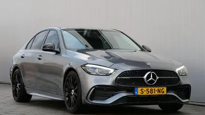 Grijs Occasion 2022 Mercedes C200 AMG line Sedan | € 35.695 (Super prijs)