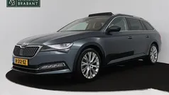 Grijs Gebruikt 2020 Skoda Superb Business Line Stationwagen | € 23.445 (Eerlijke prijs)