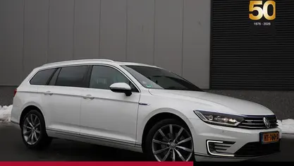 Wit Occasion 2015 VW Passat Highline Stationwagen | € 9.945 (Eerlijke prijs)