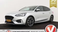 Grijs Gebruikt 2020 Ford Focus ST-Line Hatchback | € 18.399 (Eerlijke prijs)