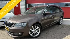 Bruin, metallic lak Gebruikt 2014 Skoda Octavia Elegance Stationwagen | € 11.888 (Eerlijke prijs)