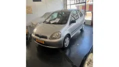 Grijs, metallic lak Gebruikt 2000 Toyota Yaris Sol Hatchback | € 2.450 (Eerlijke prijs)