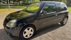 Gebruikt 2002 Renault Clio II Dynamique Hatchback | € 650 (Eerlijke prijs)