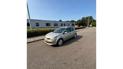 Beige Occasion 2006 Renault Clio R.S. Initiale Hatchback | € 1.999 (Eerlijke prijs)