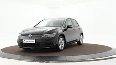 Zwart Gebruikt 2023 VW Golf VIII Life Hatchback | € 23.440 (Eerlijke prijs)
