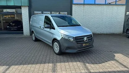 Zilver Gebruikt 2024 Mercedes Vito Van | € 44.500 (Eerlijke prijs)
