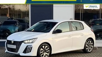 Wit Nieuw 2025 Peugeot 208 Style Hatchback | € 21.940 (Eerlijke prijs)