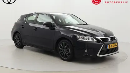 Zwart (metallic) Gebruikt 2014 Lexus CT200h Business Edition Hatchback | € 13.999 (Eerlijke prijs)