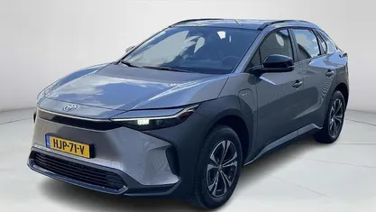 Grijs Occasion 2025 Toyota bZ4X Active SUV | € 37.900 (Super prijs)