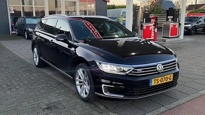 Zwart Occasion 2017 VW Passat Highline Stationwagen | € 11.950 (Eerlijke prijs)