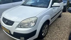 Wit Gebruikt 2008 Kia Rio Hatchback | € 1.750 (Eerlijke prijs)