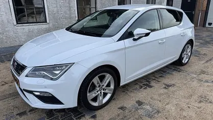 Wit Occasion 2019 Seat Leon FR Hatchback | € 14.850 (Eerlijke prijs)