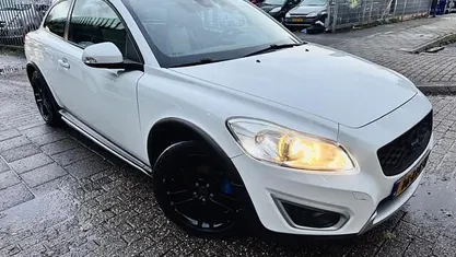 Wit Gebruikt 2010 Volvo C30 Momentum Hatchback | € 4.950 (Eerlijke prijs)
