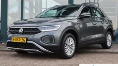Gebruikt 2023 VW T-Roc Life SUV | € 24.895 (Eerlijke prijs)