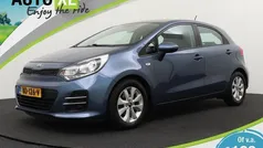 Blauw, metallic lak Gebruikt 2017 Kia Rio Hatchback | € 7.940 (Eerlijke prijs)