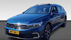 Blauw Gebruikt 2021 VW Passat Highline Stationwagen | € 22.740 (Eerlijke prijs)