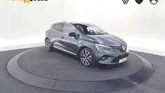 Grijs Gebruikt 2021 Renault Clio V Initiale Paris Hatchback | € 21.795 (Eerlijke prijs)
