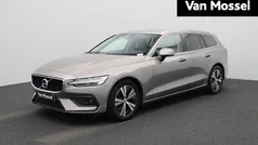 Grijs Gebruikt 2021 Volvo V60 Momentum Stationwagen | € 25.400 (Super prijs)