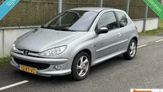 Grijs Gebruikt 2005 Peugeot 206 Quiksilver Hatchback | € 1.999 (Eerlijke prijs)