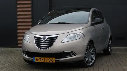 Beige Occasion 2014 Lancia Ypsilon Platinum Hatchback | € 6.990 (Eerlijke prijs)