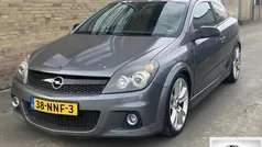 Grijs Gebruikt 2006 Opel Astra GTC Sport Hatchback | € 1.995 (Eerlijke prijs)