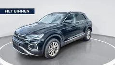 Zwart Gebruikt 2024 VW T-Roc Style SUV | € 33.440 (Eerlijke prijs)
