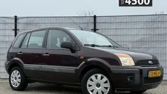 Rood Gebruikt 2010 Ford Fusion Cool & Sound Edition MPV | € 2.850 (Eerlijke prijs)