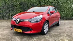 Rood Gebruikt 2015 Renault Clio IV Expression Hatchback | € 7.250 (Goede deal)