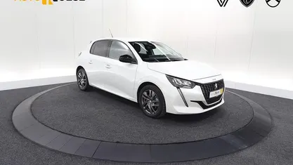 Wit Occasion 2022 Peugeot 208 Allure Hatchback | € 16.795 (Eerlijke prijs)