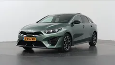Groen, metallic lak Gebruikt 2024 Kia ProCeed GT-Line Hatchback | € 32.935 (Goede deal)