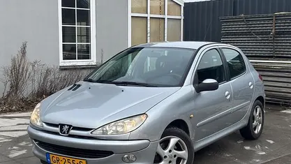 Occasion Peugeot 206 Griffe 109 PK (80 kW) 2006 Grijs Hatchback