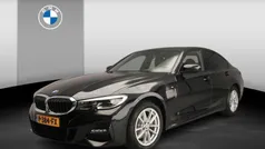 Zwart Gebruikt 2022 BMW 320e M Sport Sedan | € 29.900 (Goede deal)