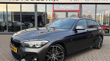 Grijs (metallic) Occasion 2019 BMW 118 Executive Hatchback | € 18.940 (Eerlijke prijs)