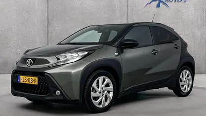 Groen (metallic) Gebruikt 2022 Toyota Aygo X Play SUV | € 18.700 (Eerlijke prijs)