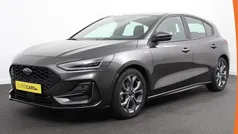 Grijs Gebruikt 2023 Ford Focus ST-Line Hatchback | € 21.590 (Eerlijke prijs)