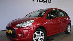 Rood, metallic lak Gebruikt 2012 Citroën C3 Attraction Hatchback | € 2.940 (Eerlijke prijs)